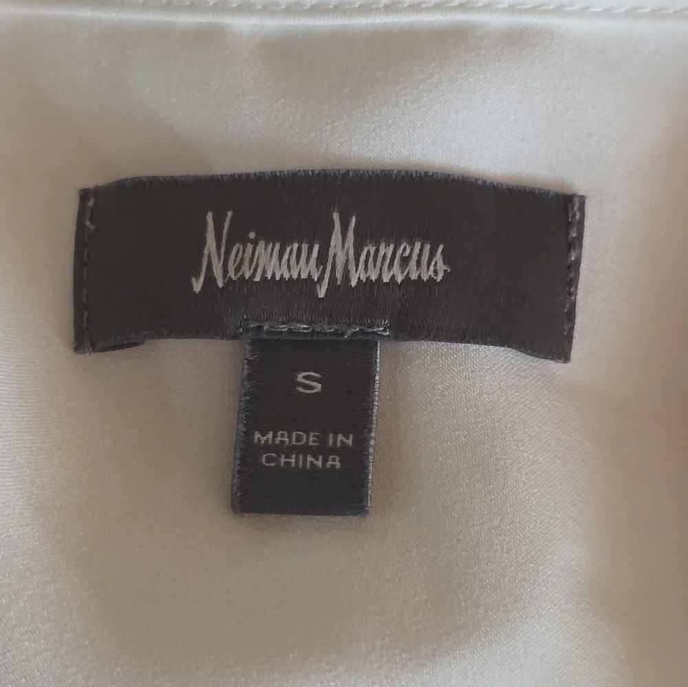 Neiman Marcus White Pleated Keyhole Blouse Long Sleeve Classic Minimalist